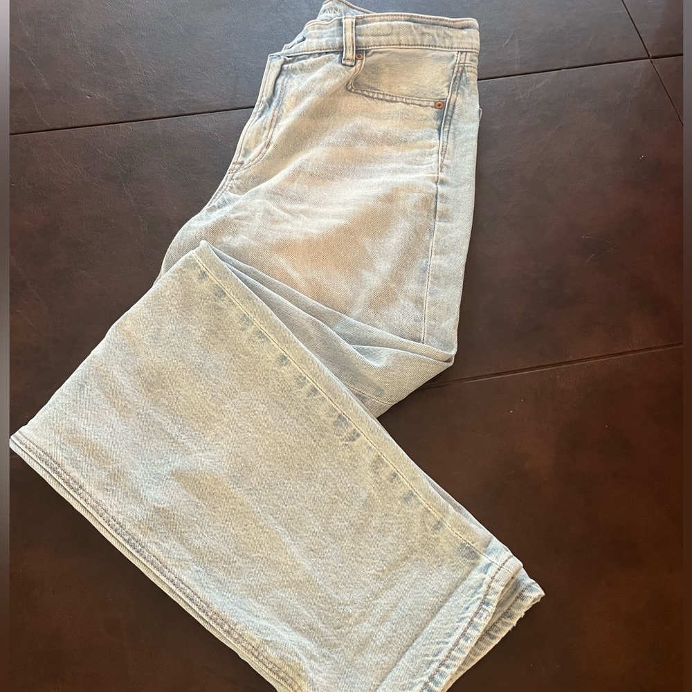 AE crossover jeans